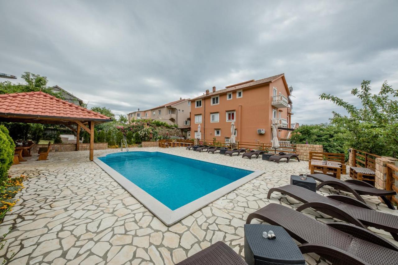 Apartments Scerbe 3103 Mundanije Zewnętrze zdjęcie